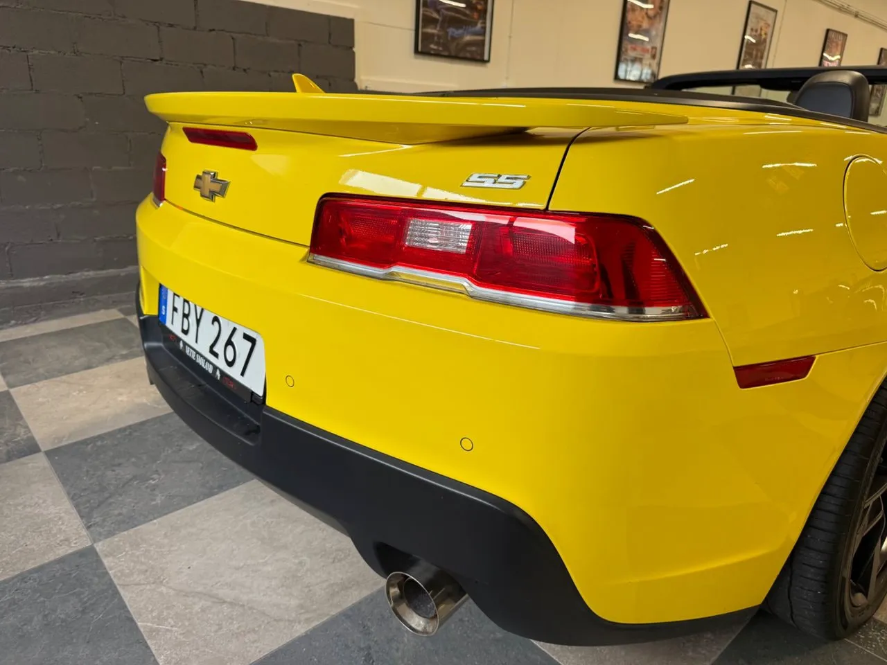 Vehicle image 18