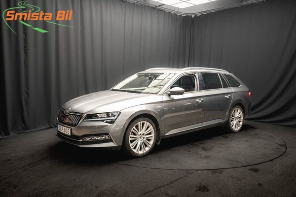 Skoda Superb iV L&K LÄDER B-VÄRM DRAG CANTON 98.5%SoH KAMERA MOMS - 2023