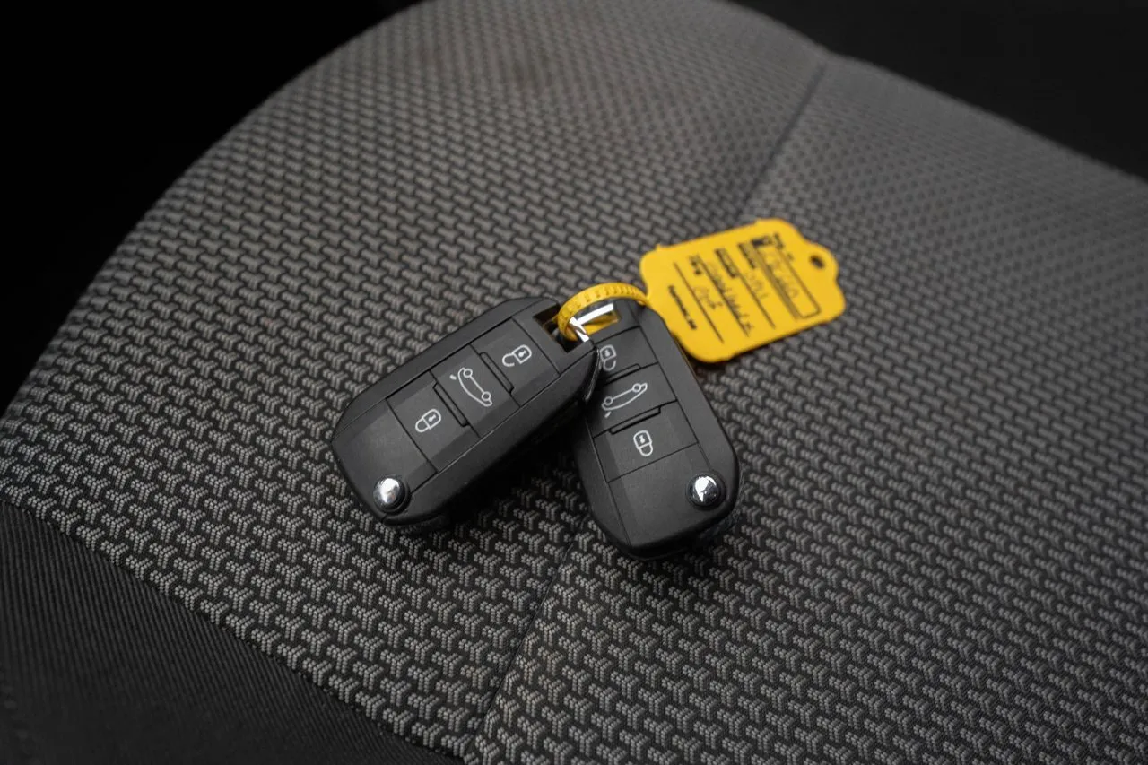 Vehicle image 20