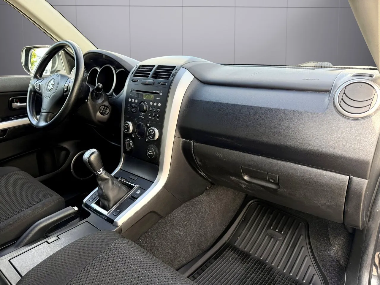 Vehicle image 10