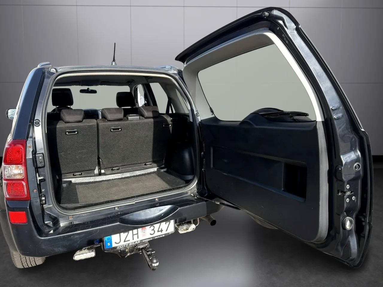 Vehicle image 16