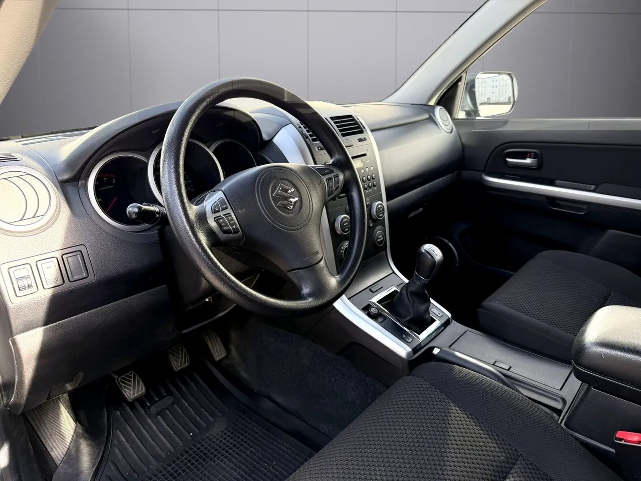Vehicle image 12