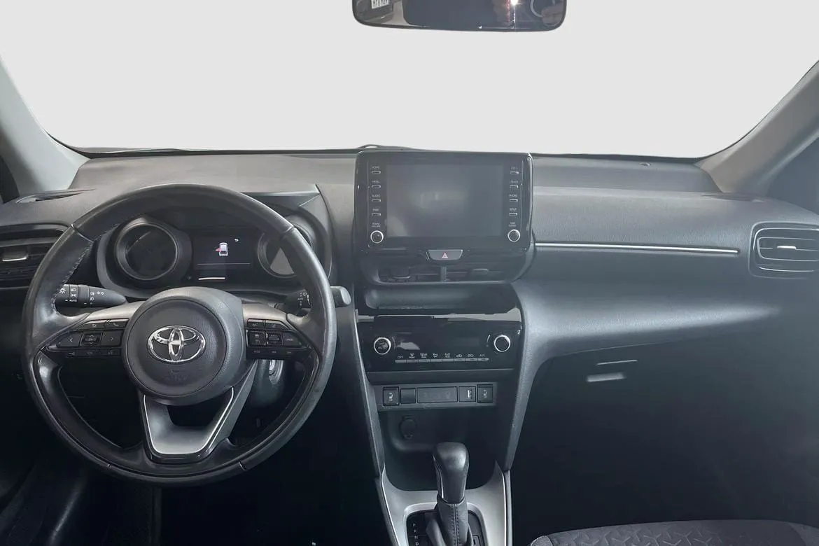 Vehicle image 10