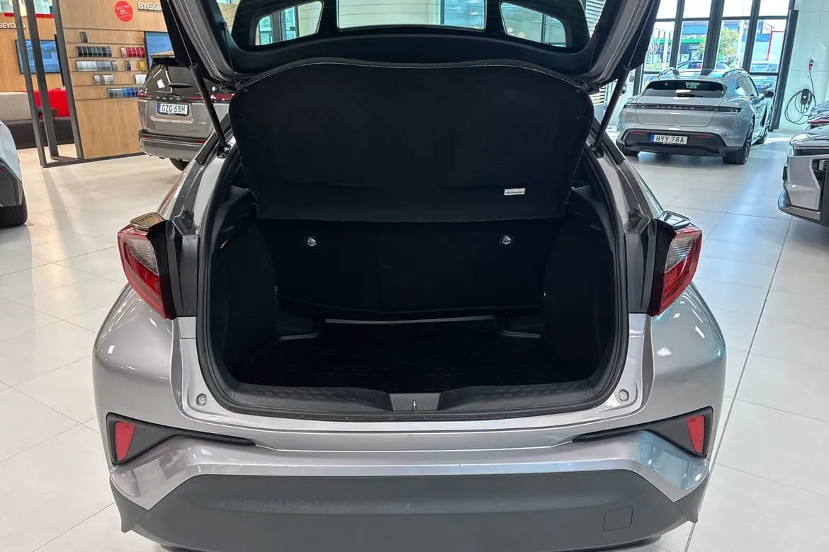 Vehicle image 9