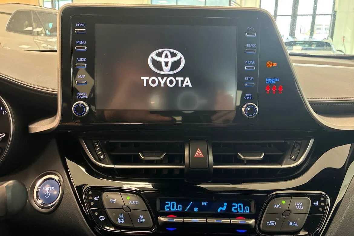Vehicle image 12