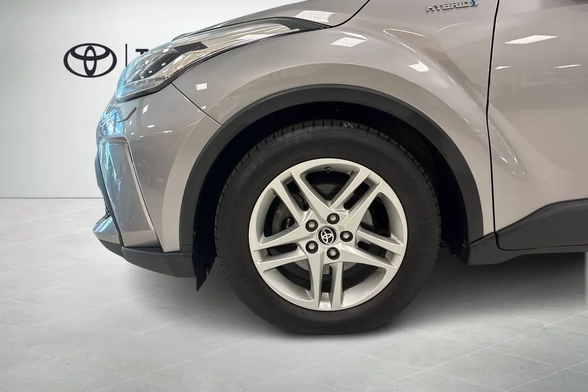 Vehicle image 14
