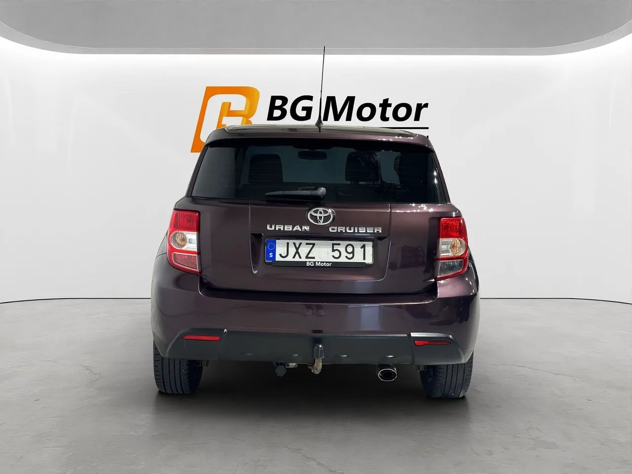 Vehicle image 4