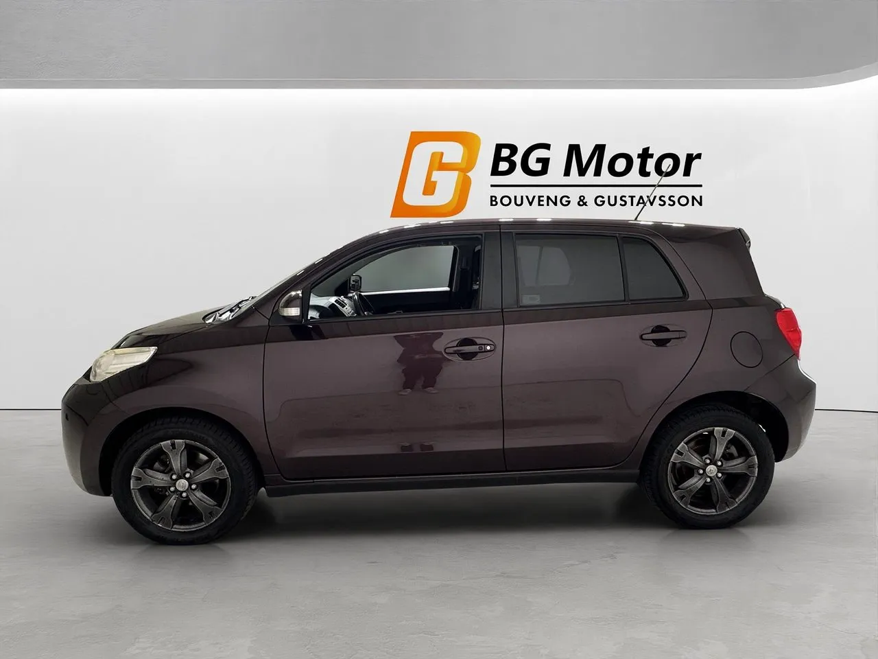 Vehicle image 6
