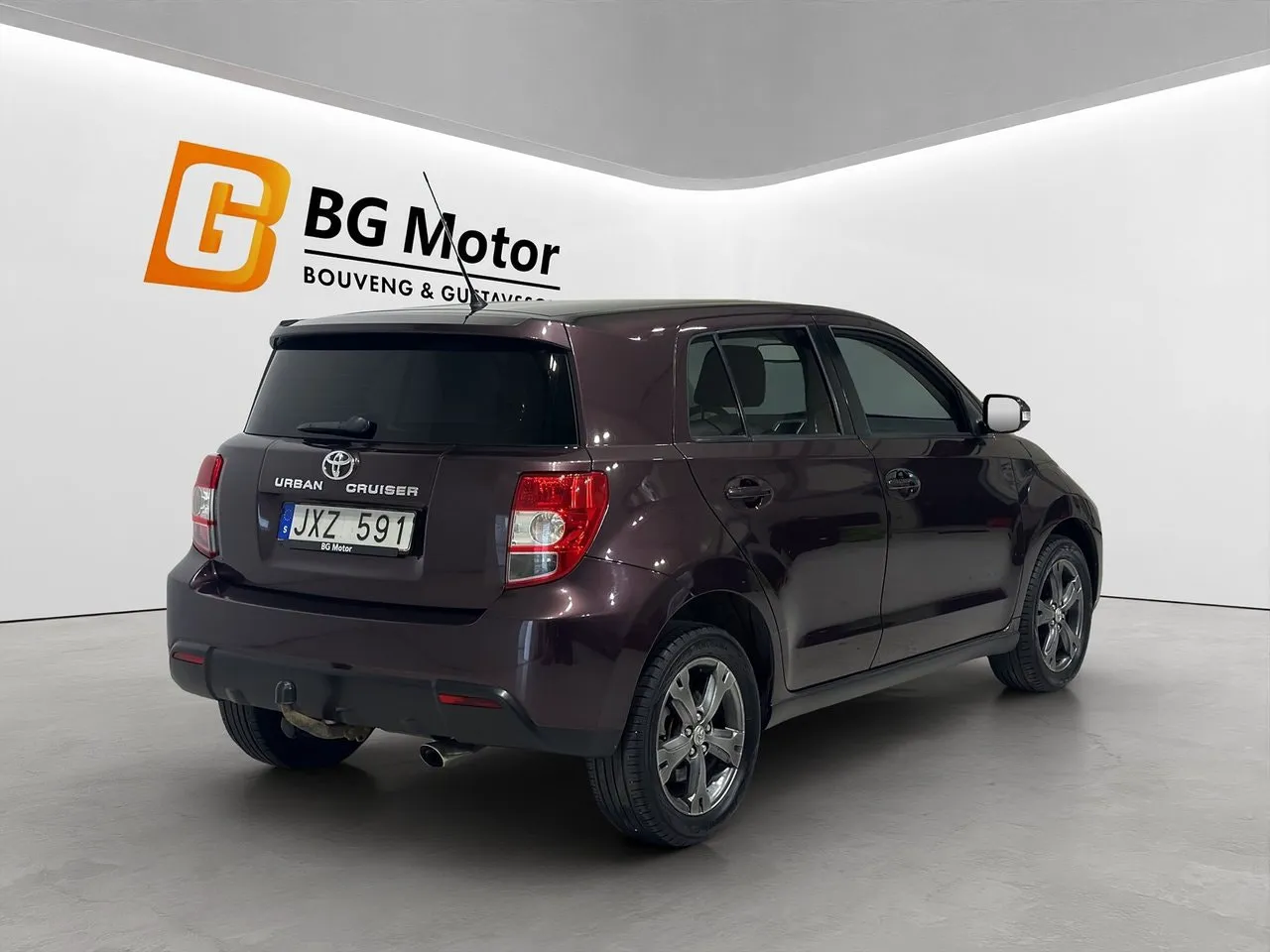 Vehicle image 3