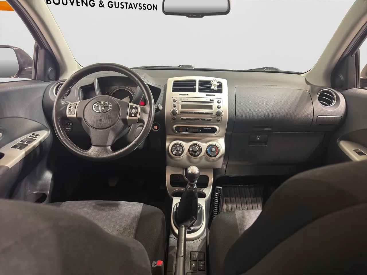 Vehicle image 11