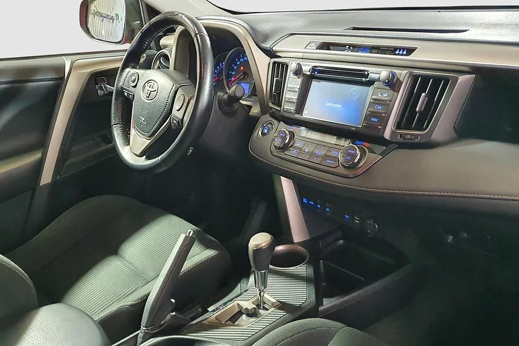 Vehicle image 14