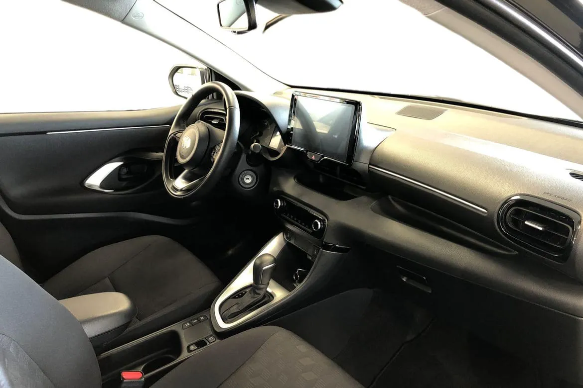 Vehicle image 6
