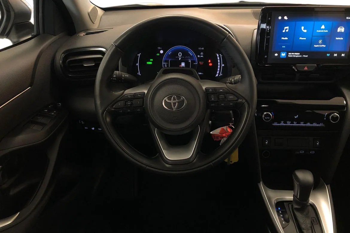Vehicle image 10