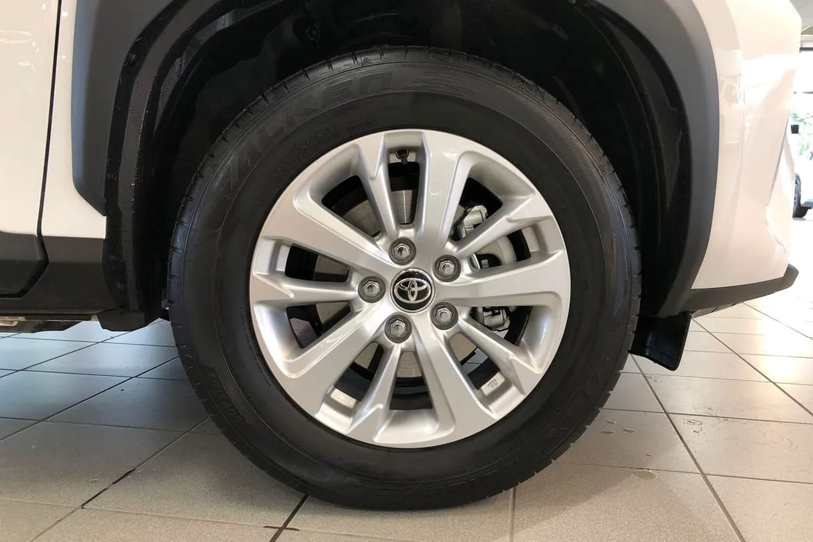 Vehicle image 16
