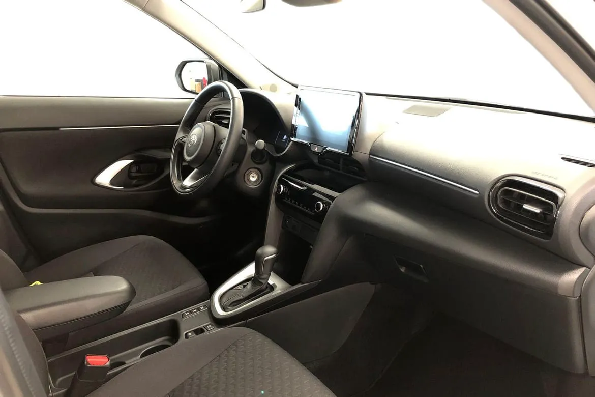 Vehicle image 6