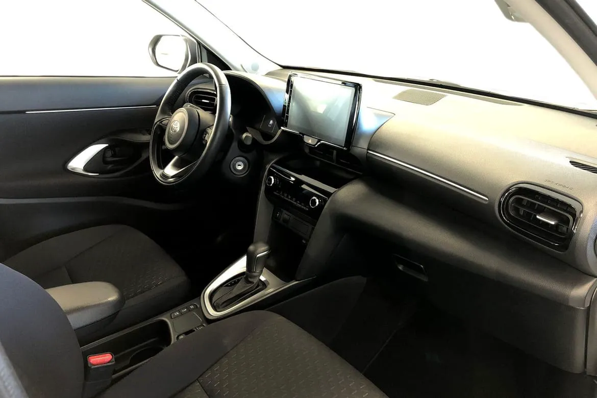 Vehicle image 6