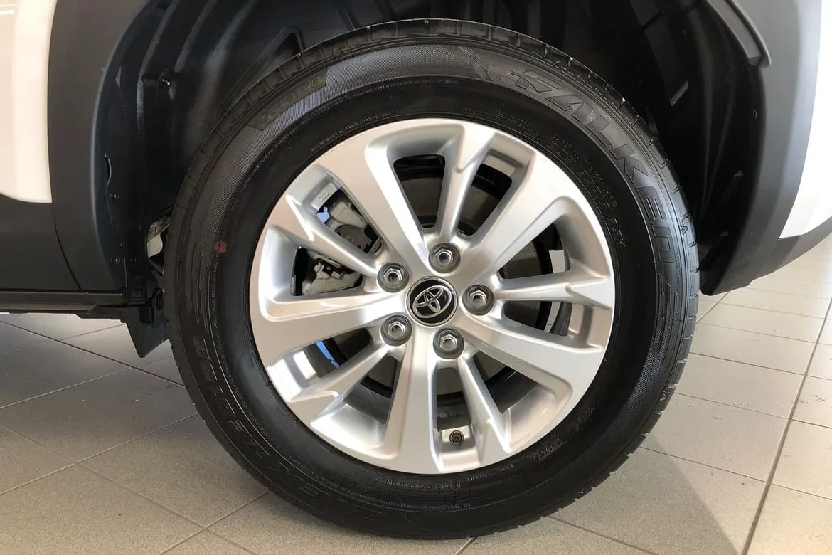 Vehicle image 16