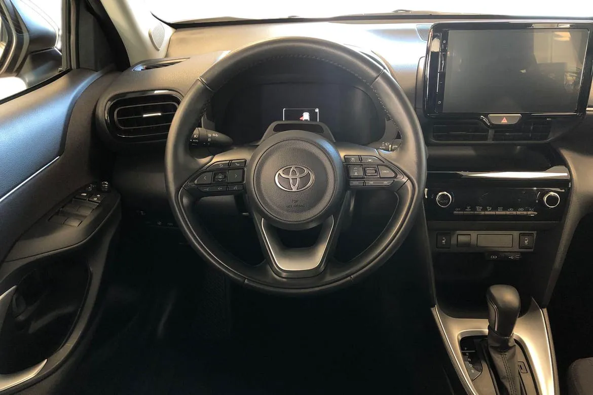 Vehicle image 10
