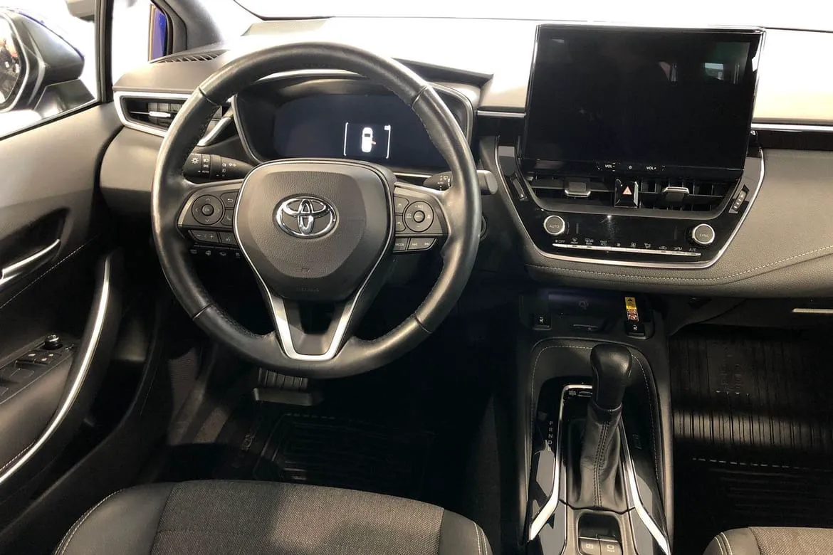 Vehicle image 10