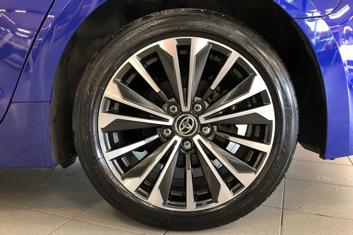 Vehicle image 16
