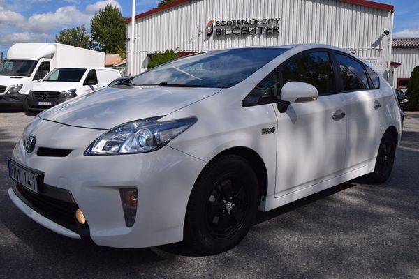 Toyota Prius Plug-in Hybrid 1.8 VVT-i + 3JM B-Kamera CVT Euro 5 - 2013