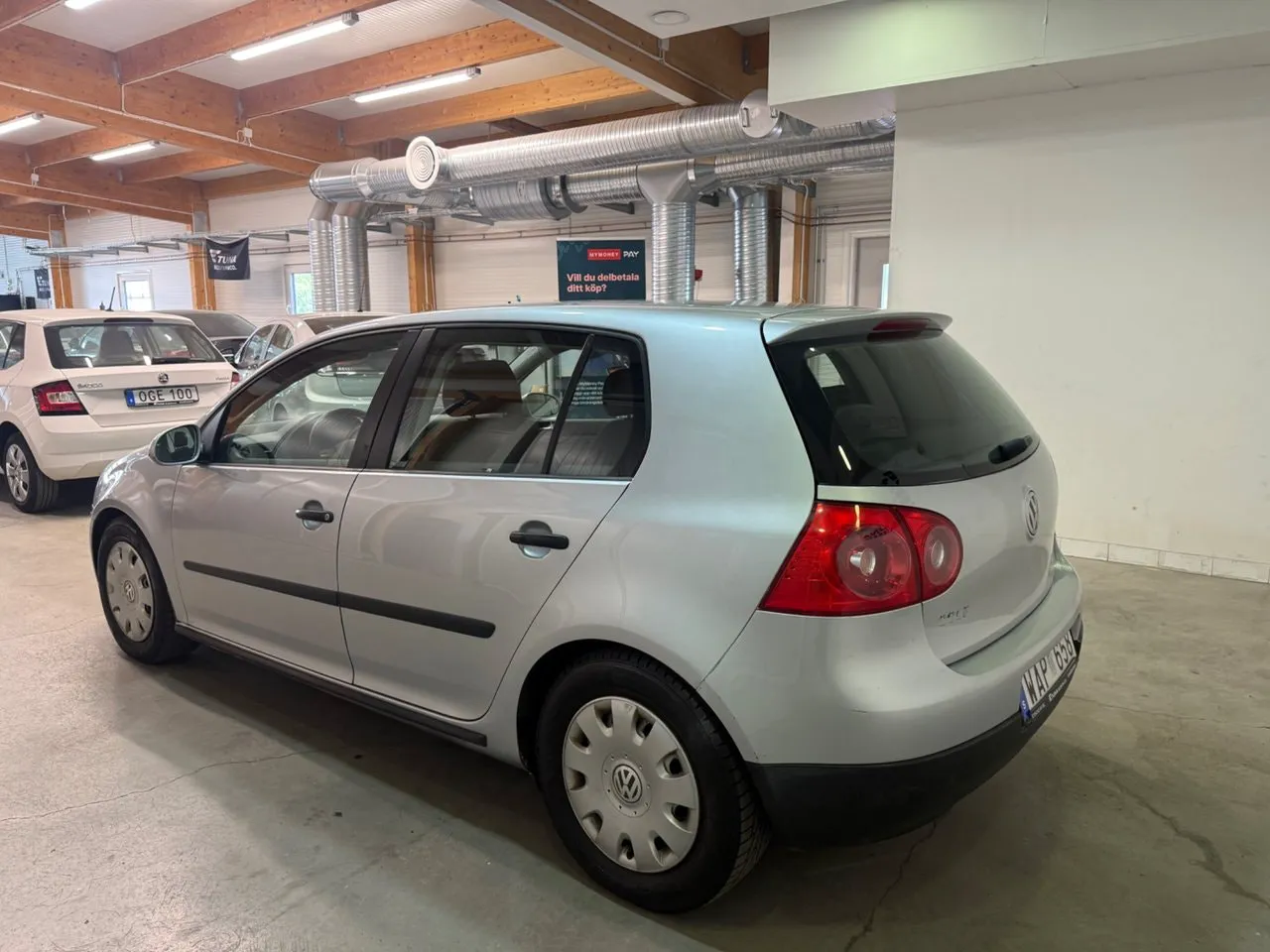 Vehicle image 9