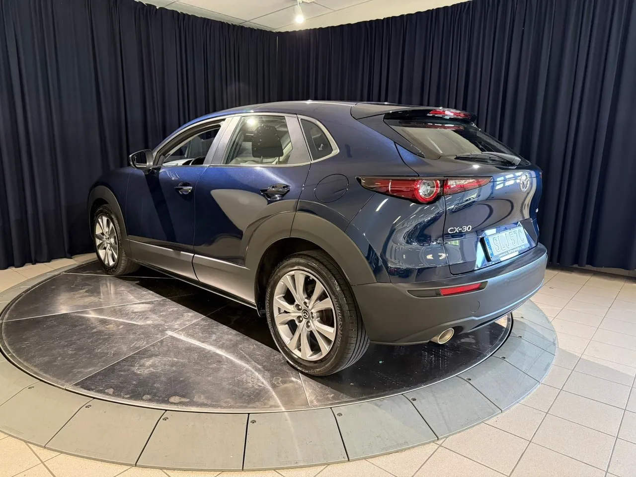 Vehicle image 3
