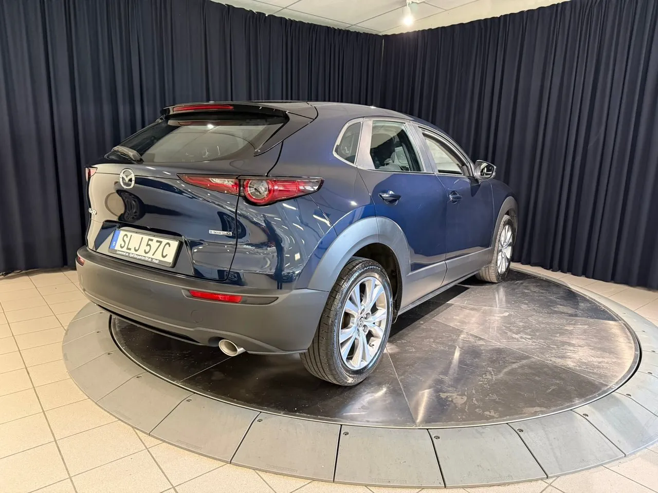 Vehicle image 5