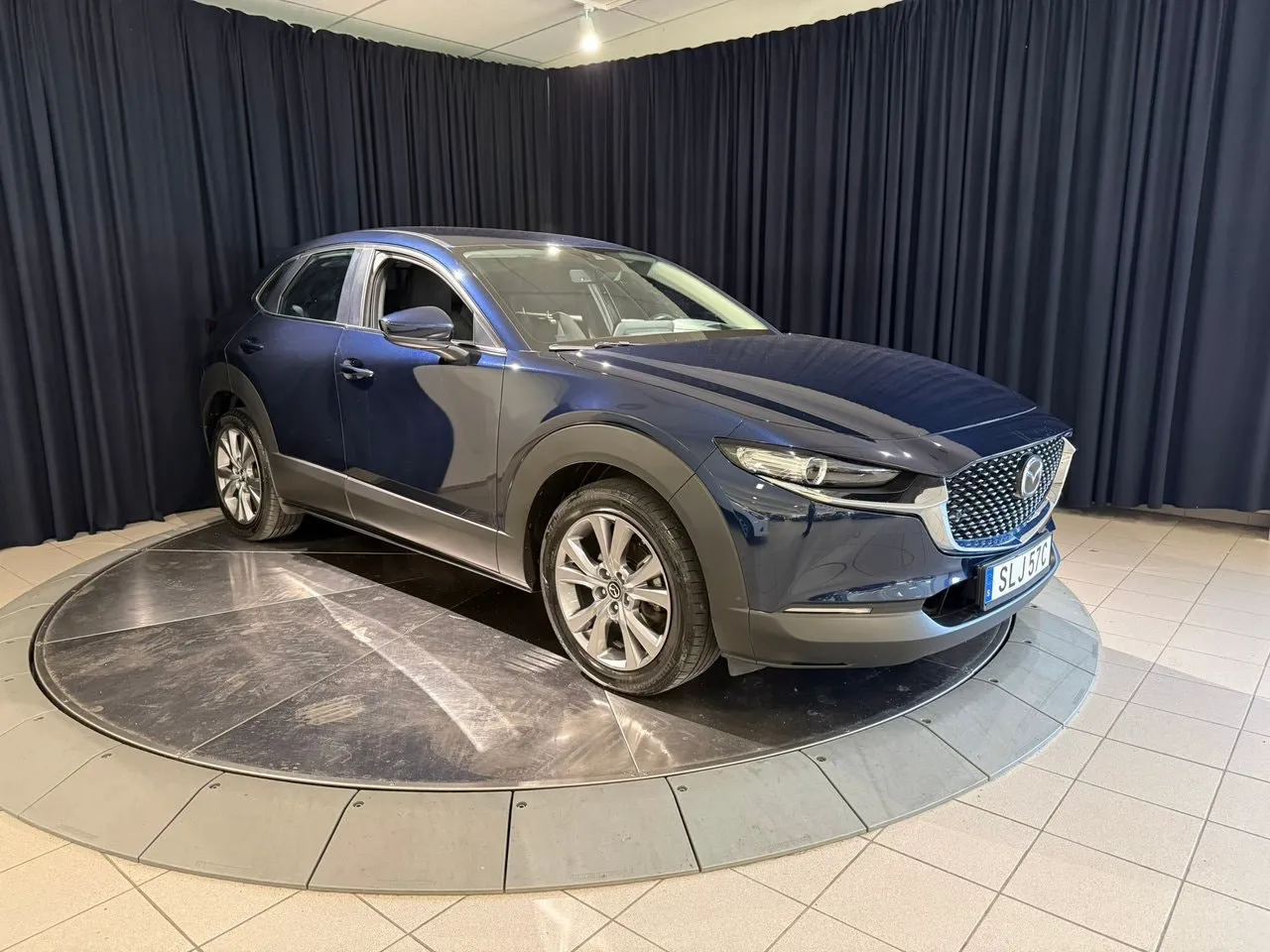 Vehicle image 7
