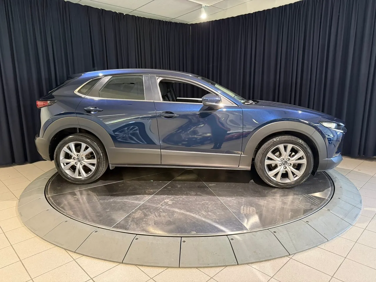 Vehicle image 6