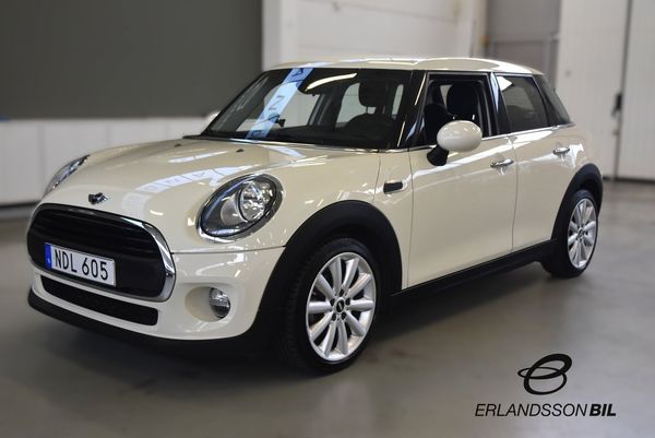 MINI One 5-dörrars Pepper Euro 6 P-SENSORER BACKKAMERA - 2016