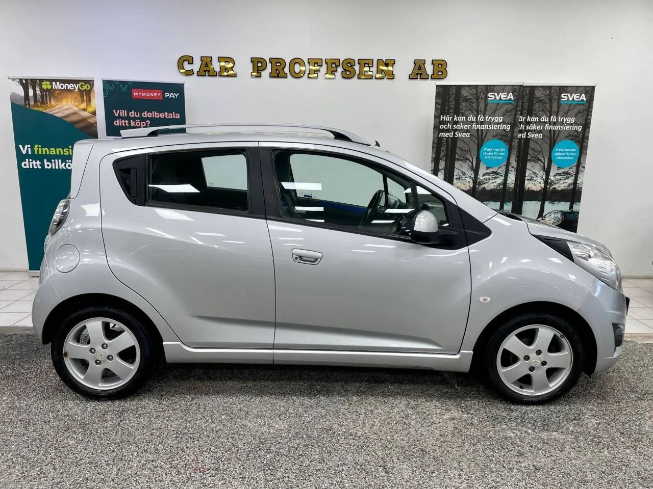 Vehicle image 16