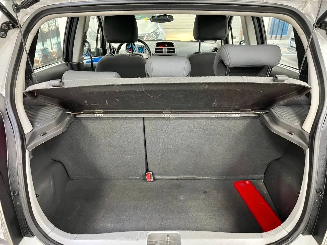 Vehicle image 9
