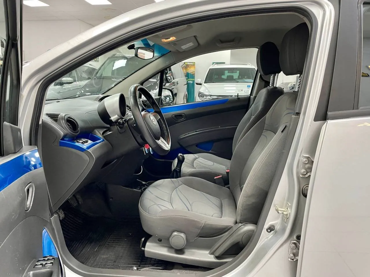 Vehicle image 13