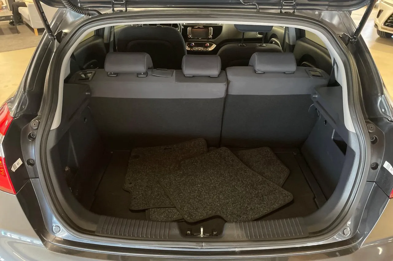 Vehicle image 21