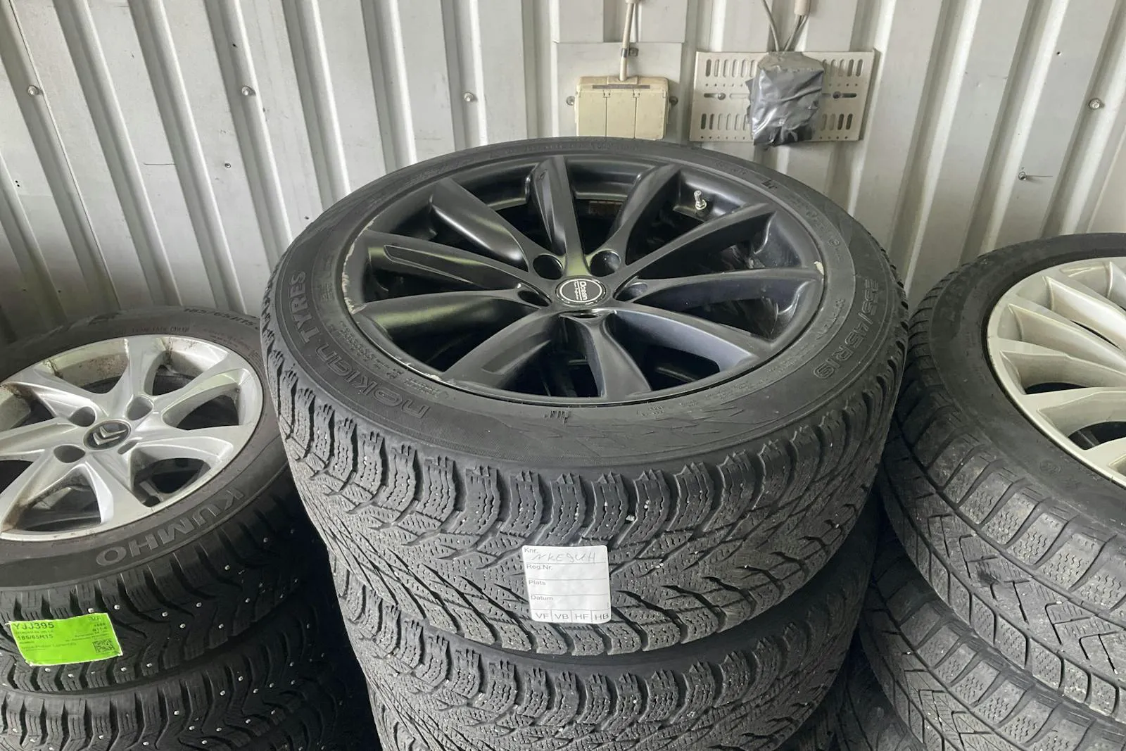 Vehicle image 15
