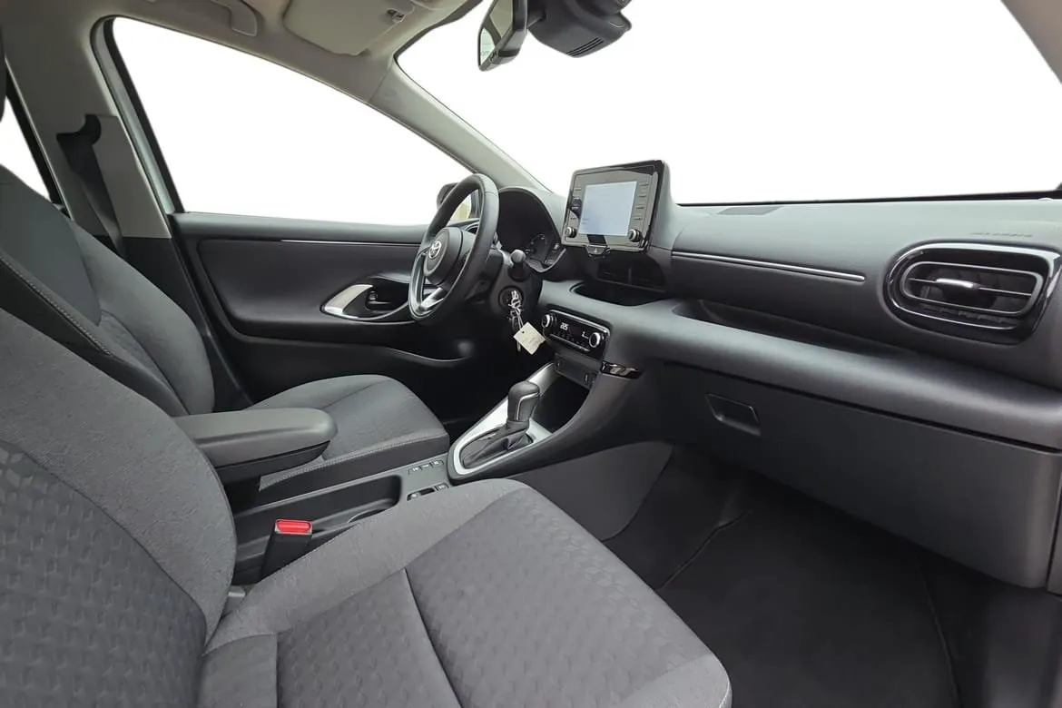 Vehicle image 6