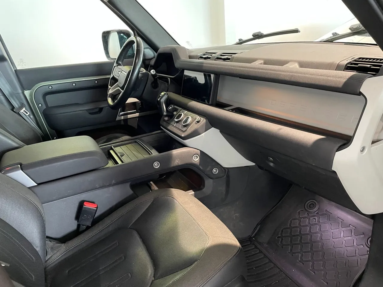 Vehicle image 14