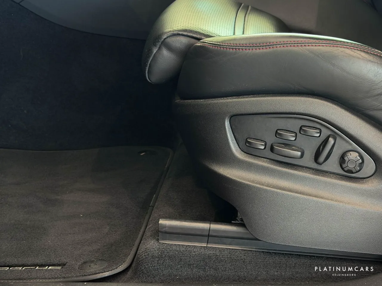 Vehicle image 16