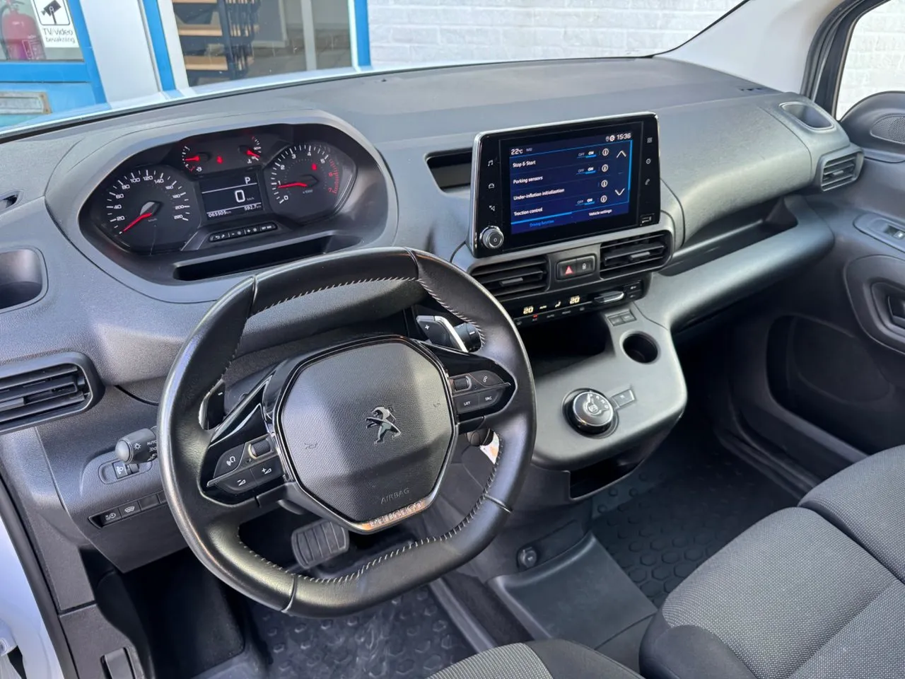 Vehicle image 10