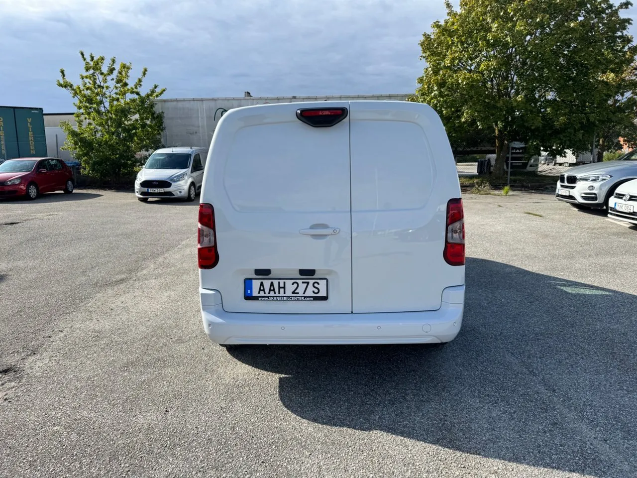 Vehicle image 7