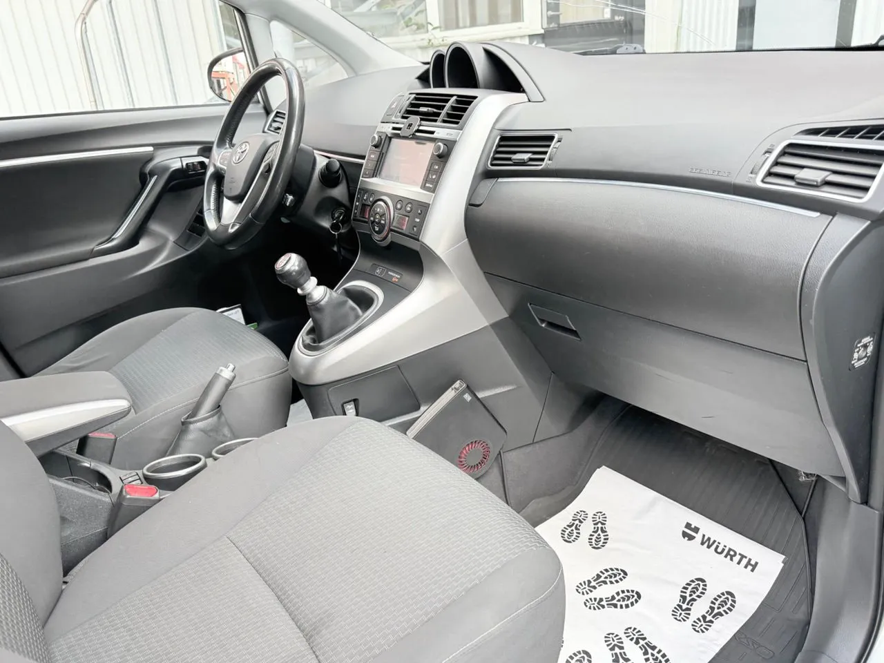 Vehicle image 16