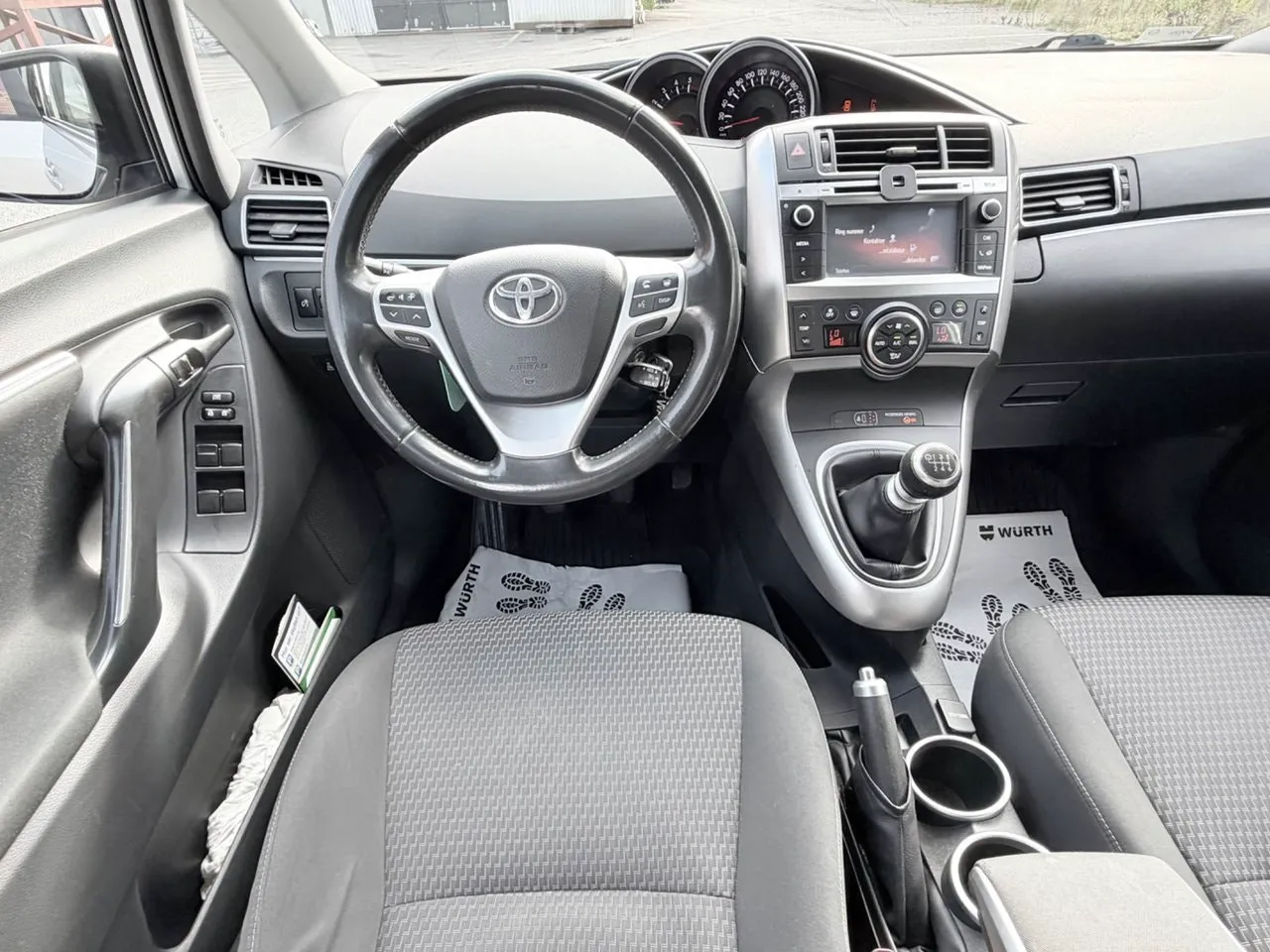 Vehicle image 12