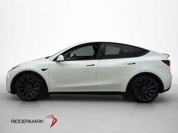 Tesla Model Y Performance Pano Dragkrok Värmepump 534hk - 2023