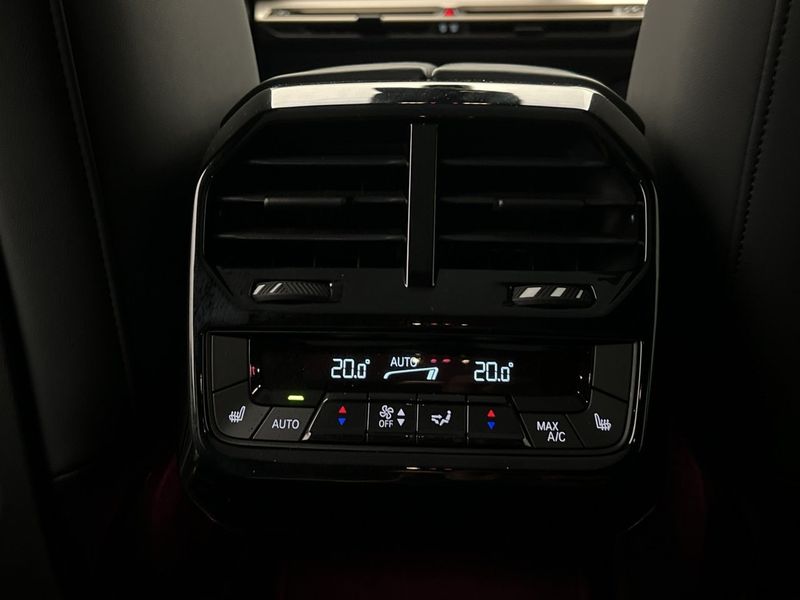 BMW iX bild 15