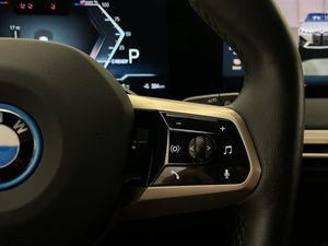 BMW iX bild 26