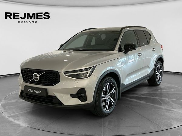 Volvo XC40 B3 FWD Bensin Plus Dark | 360-kamera | Dragkrok - 2025