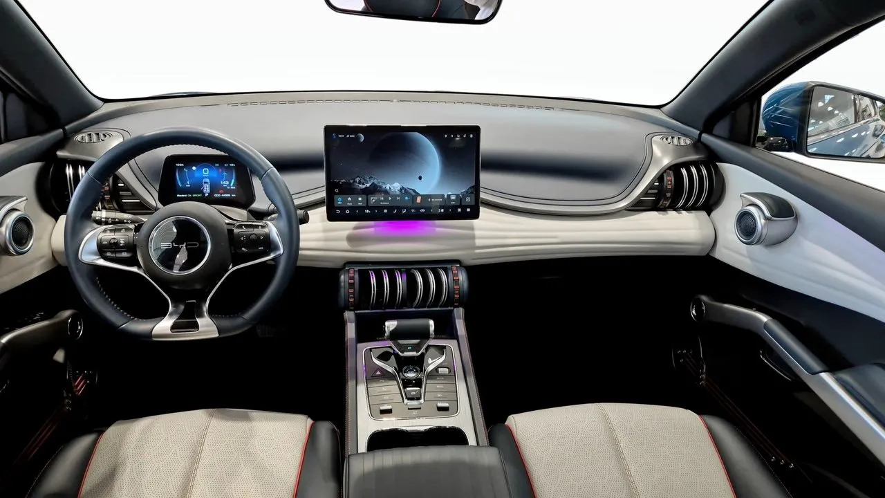 Vehicle image 9