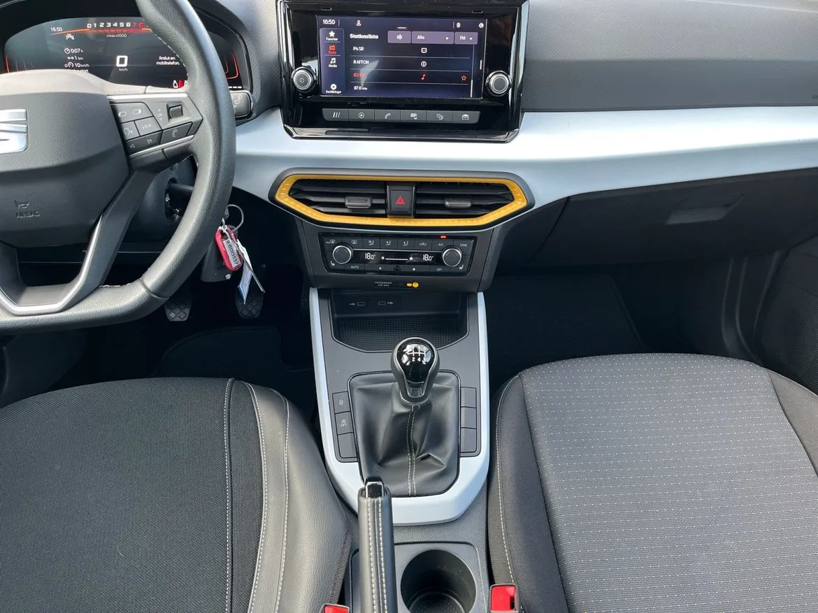 Vehicle image 11