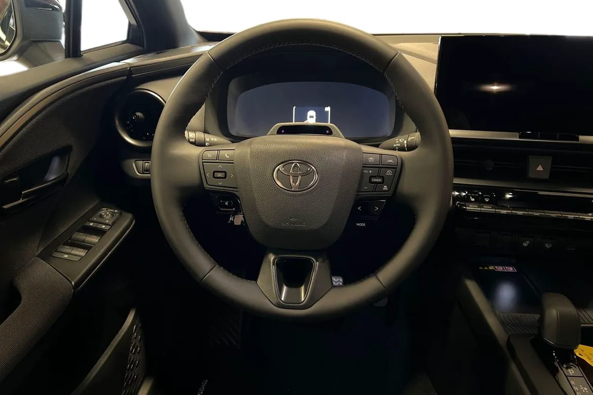 Vehicle image 10